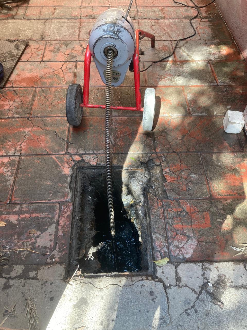 Destapacaños y desazolve de tuberías hidráulicas y sanitarias en la <b>Colonia Bosques de Tetlamaya</b>