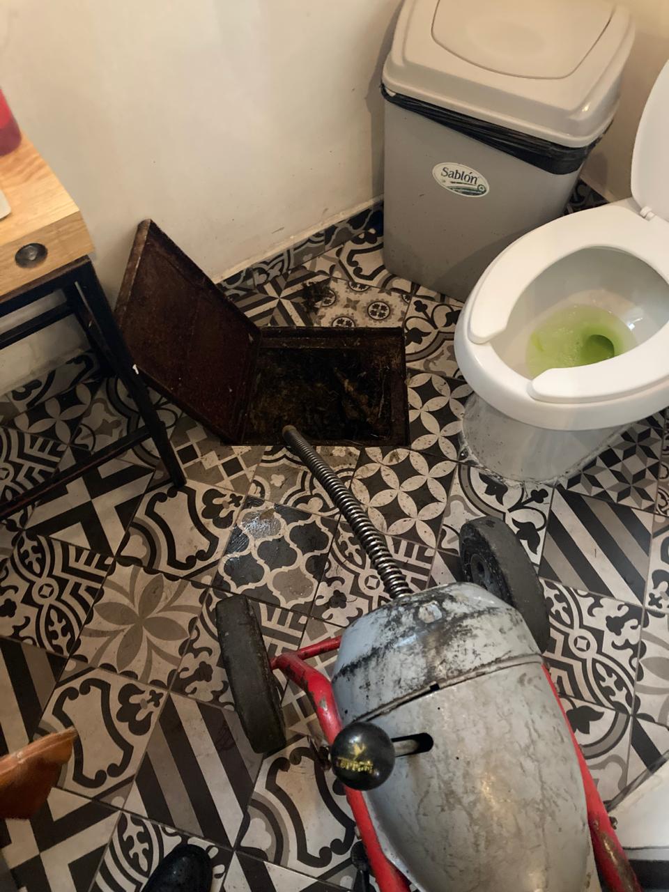 Destapacaños y desazolve de tuberías hidráulicas y sanitarias en la <b>Colonia Adolfo Ruiz Cortines</b>