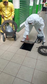 Servicio de fontanería y desazolve de tuberías sanitarias e hidráulicas en la <b>Colonia  Lomas de Chapultepec 8a Secc.</b>
